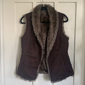 🐻NWOT Brown Faux Fur Vest